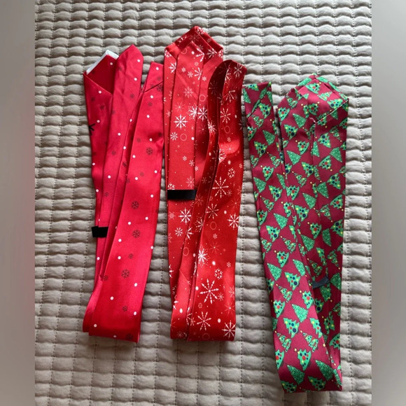 Men's Christmas/Holiday Neck Ties Bundle of 3 New 🎅🏻 🎄 - Picture 3 of 3